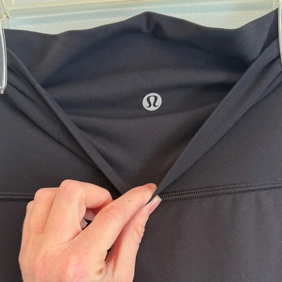 Lululemon Women’s Black Workout Leggings - Picture 4 of 7